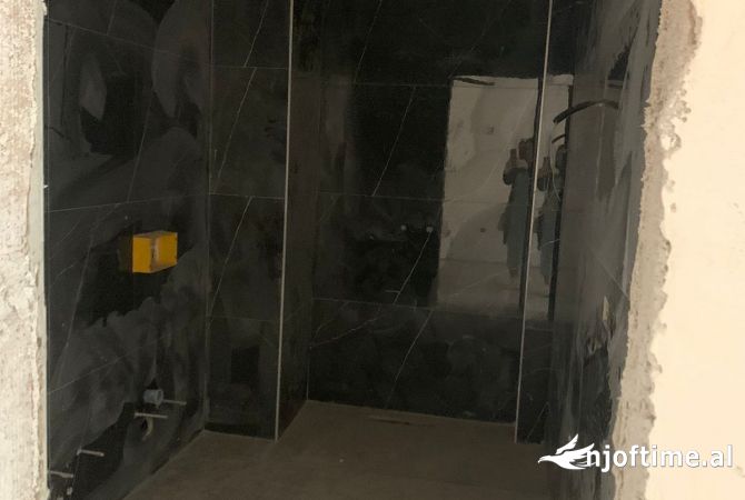 Shtepi ne shitje Apartament ne Tirane, 1+1, Mobilimi Bosh, pa mobiluar, Pagesa 104,500  Euro.