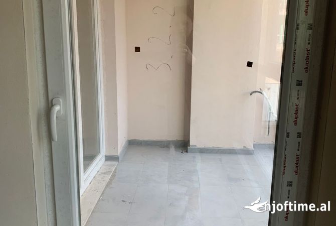 Shtepi ne shitje Apartament ne Tirane, 1+1, Mobilimi Bosh, pa mobiluar, Pagesa 104,500  Euro.