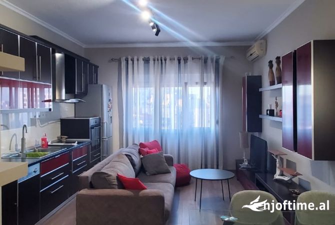 Shtepi me qera Apartament ne Tirane, 2+1, Mobilimi E mobiluar, Pagesa 700  Euro.