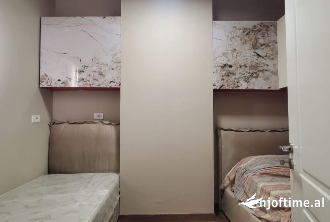 Shtepi me qera Apartament ne Tirane, 2+1, Mobilimi E mobiluar, Pagesa 700  Euro.