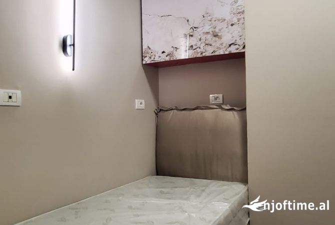 Shtepi me qera Apartament ne Tirane, 2+1, Mobilimi E mobiluar, Pagesa 700  Euro.