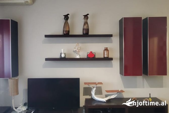 Shtepi me qera Apartament ne Tirane, 2+1, Mobilimi E mobiluar, Pagesa 700  Euro.