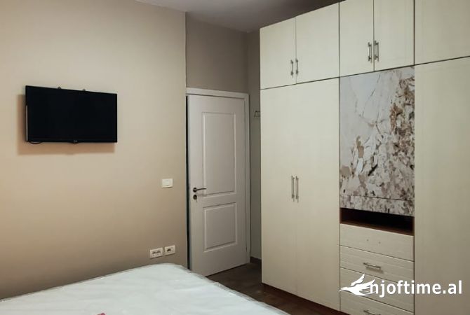 Shtepi me qera Apartament ne Tirane, 2+1, Mobilimi E mobiluar, Pagesa 700  Euro.