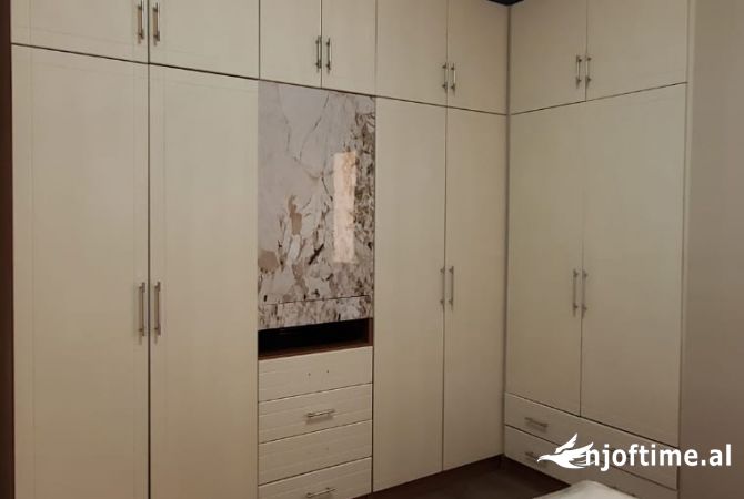 Shtepi me qera Apartament ne Tirane, 2+1, Mobilimi E mobiluar, Pagesa 700  Euro.