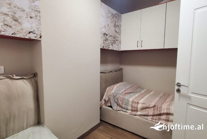 Shtepi me qera Apartament ne Tirane, 2+1, Mobilimi E mobiluar, Pagesa 700  Euro.