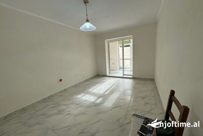 Ambient biznesi me qera 3+1 ne Tirane - 500 Euro