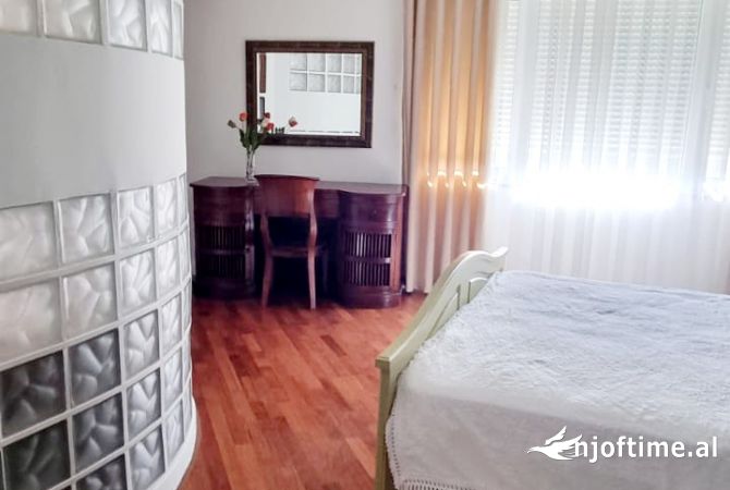 Shtepi me qera Apartament ne Tirane, 1+1, Mobilimi E mobiluar, Pagesa 500  Euro.