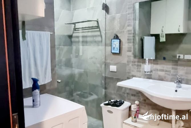 Shtepi me qera Apartament ne Tirane, 1+1, Mobilimi E mobiluar, Pagesa 500  Euro.