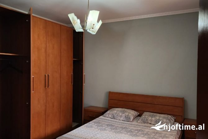 Shtepi me qera Shtepi Private ne Tirane, 3+1, Mobilimi E mobiluar, Pagesa 100,000  Leke.