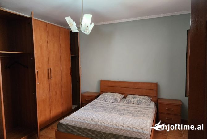 Shtepi me qera Shtepi Private ne Tirane, 3+1, Mobilimi E mobiluar, Pagesa 100,000  Leke.