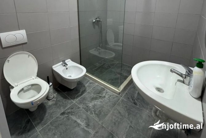 Shtepi ne shitje Apartament ne Tirane, 1+1, Mobilimi E mobiluar, Pagesa 130,000  Euro.