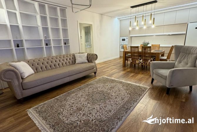 Shtepi me qera 2+1 ne Tirane - 2,500 Euro