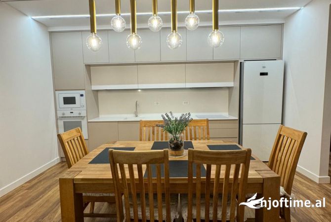 Shtepi me qera 2+1 ne Tirane - 2,500 Euro