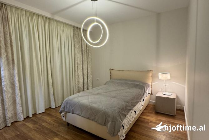 Shtepi me qera Apartament ne Tirane, 2+1, Mobilimi E mobiluar, Pagesa 2,500  Euro.