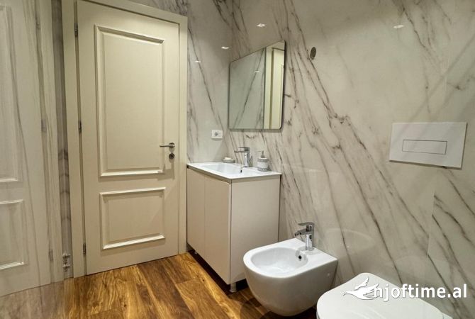 Shtepi me qera Apartament ne Tirane, 2+1, Mobilimi E mobiluar, Pagesa 2,500  Euro.