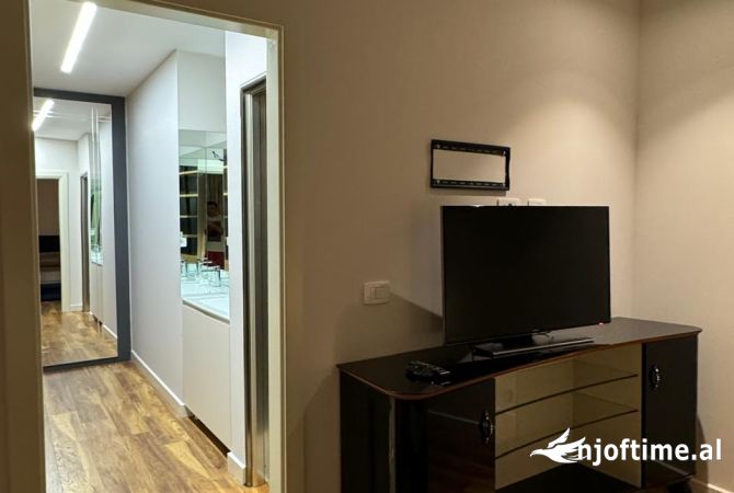 Shtepi me qera Apartament ne Tirane, 2+1, Mobilimi E mobiluar, Pagesa 2,500  Euro.