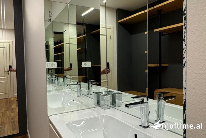 Shtepi me qera Apartament ne Tirane, 2+1, Mobilimi E mobiluar, Pagesa 2,500  Euro.