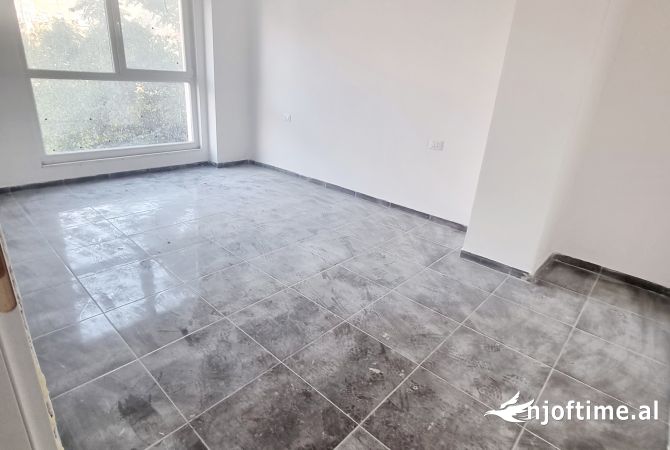 Shtepi ne shitje Apartament ne Tirane, 1+1, Mobilimi Bosh, pa mobiluar, Pagesa 117,500  Euro.