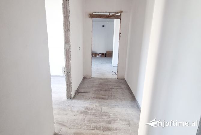 Shtepi ne shitje Apartament ne Tirane, 2+1, Mobilimi Bosh, pa mobiluar, Pagesa 179,600  Euro.