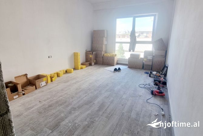 Shtepi ne shitje Apartament ne Tirane, 2+1, Mobilimi Bosh, pa mobiluar, Pagesa 179,600  Euro.