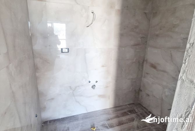 Shtepi ne shitje Apartament ne Tirane, 2+1, Mobilimi Bosh, pa mobiluar, Pagesa 179,600  Euro.