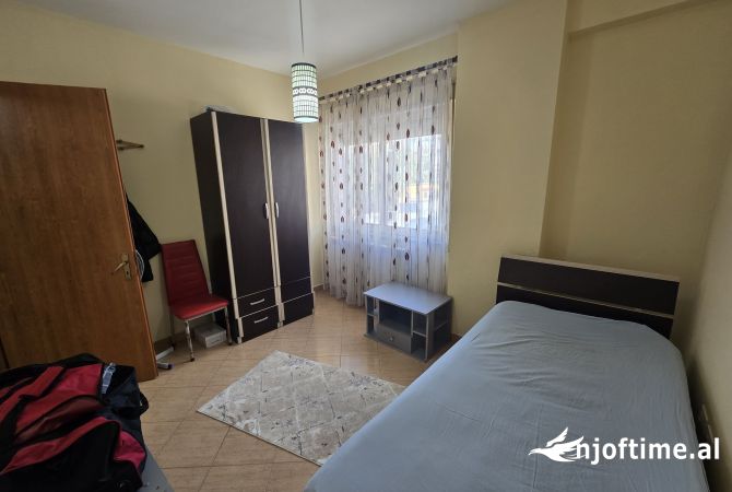 Shtepi me qera Apartament ne Tirane, 2+1, Mobilimi E mobiluar, Pagesa 450  Euro.