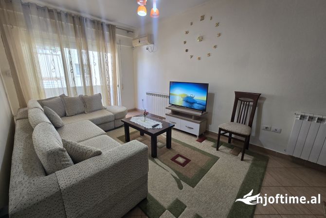 Shtepi me qera 2+1 ne Tirane - 450 Euro