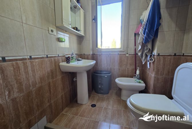 Shtepi me qera Apartament ne Tirane, 2+1, Mobilimi E mobiluar, Pagesa 450  Euro.