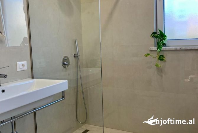 Shtepi me qera Apartament ne Tirane, 2+1, Mobilimi E mobiluar, Pagesa 700  Euro.