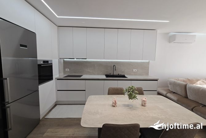 Shtepi me qera Apartament ne Tirane, 1+1, Mobilimi E mobiluar, Pagesa 900  Euro.