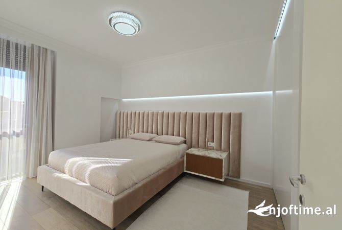 Shtepi me qera Apartament ne Tirane, 1+1, Mobilimi E mobiluar, Pagesa 900  Euro.