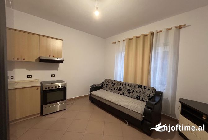 Shtepi me qera 1+1 ne Tirane - 370 Euro