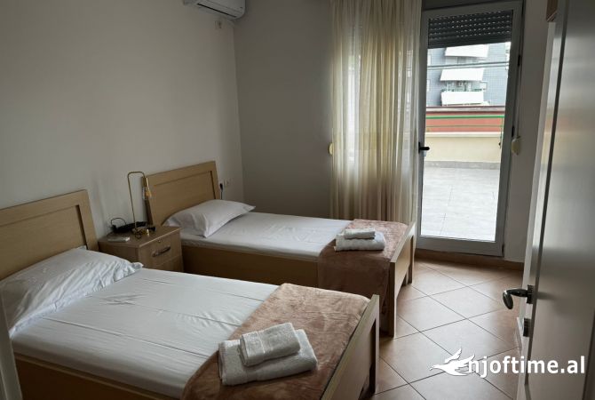 Shtepi me qera Apartament ne Tirane, 2+1, Mobilimi E mobiluar, Pagesa 1,000  Euro.