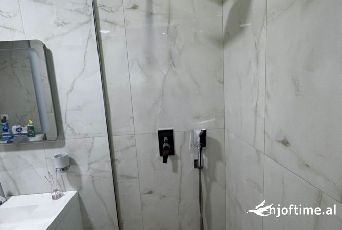 Shtepi me qera Apartament ne Tirane, 2+1, Mobilimi E mobiluar, Pagesa 1,000  Euro.