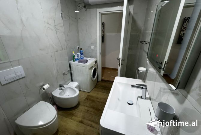 Shtepi me qera Apartament ne Tirane, 2+1, Mobilimi E mobiluar, Pagesa 1,000  Euro.