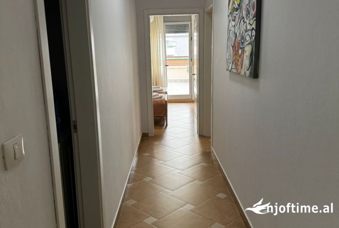Shtepi me qera Apartament ne Tirane, 2+1, Mobilimi E mobiluar, Pagesa 1,000  Euro.