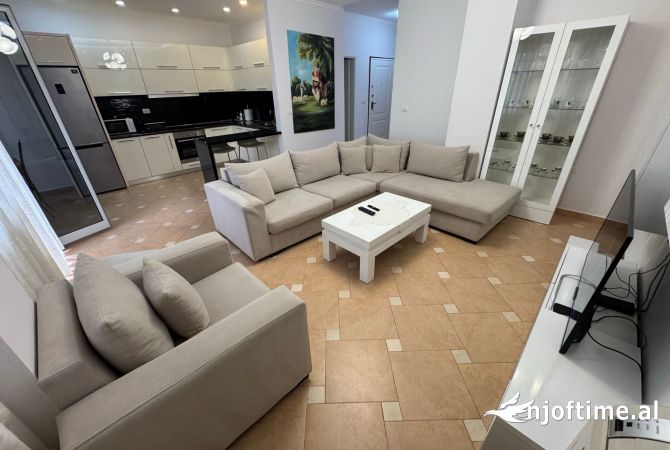 Shtepi me qera 2+1 ne Tirane - 1,000 Euro