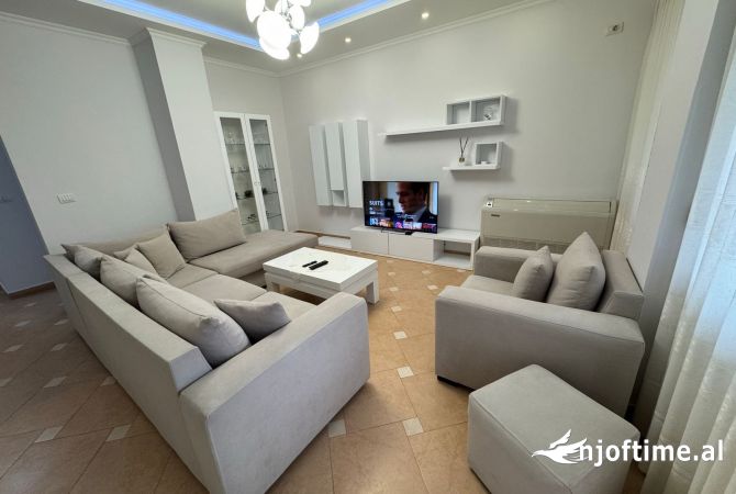 Shtepi me qera 2+1 ne Tirane - 1,000 Euro