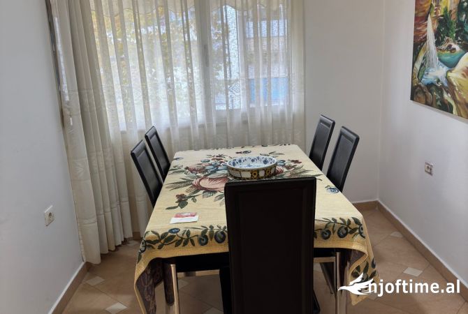 Shtepi me qera Apartament ne Tirane, 2+1, Mobilimi E mobiluar, Pagesa 1,000  Euro.