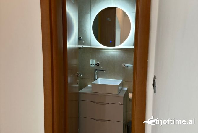 Ambient biznesi me qera 3+1 ne Tirane - 950 Euro