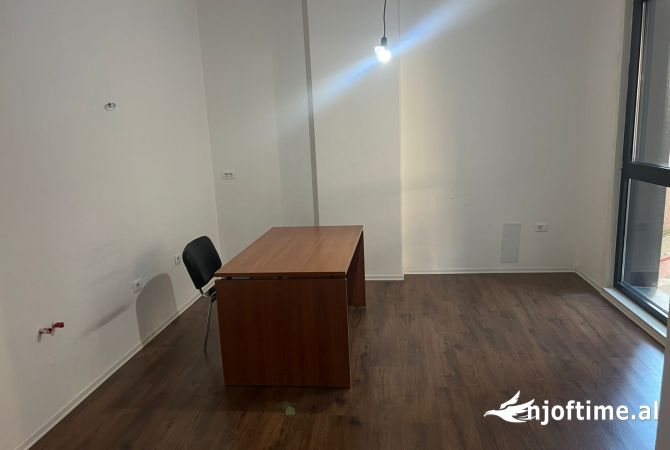 Ambient biznesi me qera 3+1 ne Tirane - 500 Euro