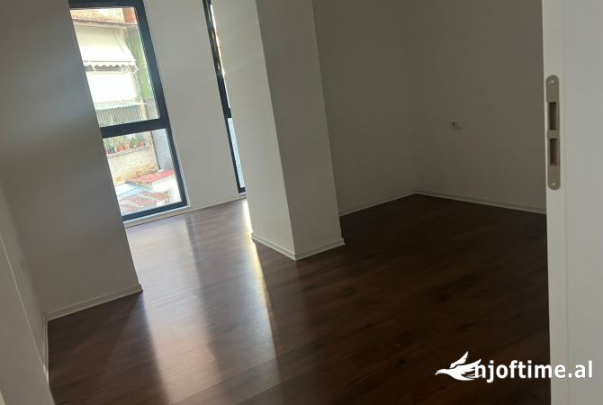 Ambient biznesi me qera 3+1 ne Tirane - 500 Euro