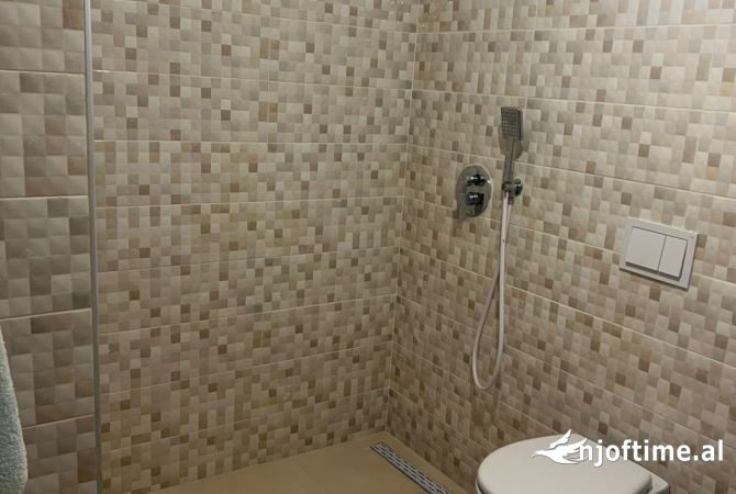 Ambient biznesi me qera 3+1 ne Tirane - 500 Euro