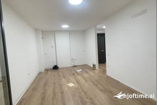 Ambient biznesi me qera 3+1 ne Tirane - 1,000 Euro