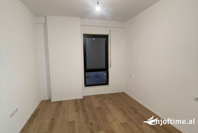 Ambient biznesi me qera 3+1 ne Tirane - 1,000 Euro