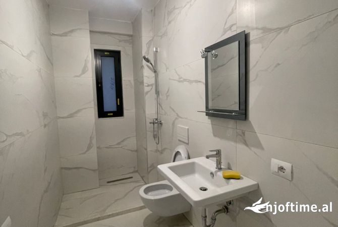 Ambient biznesi me qera 3+1 ne Tirane - 1,000 Euro