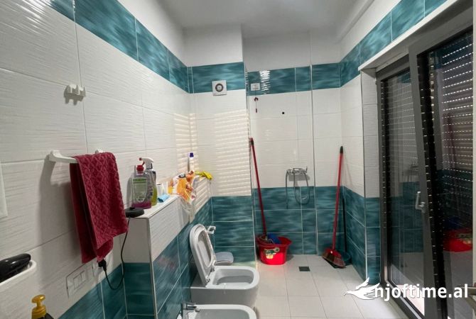 Ambient biznesi me qera 3+1 ne Tirane - 800 Euro