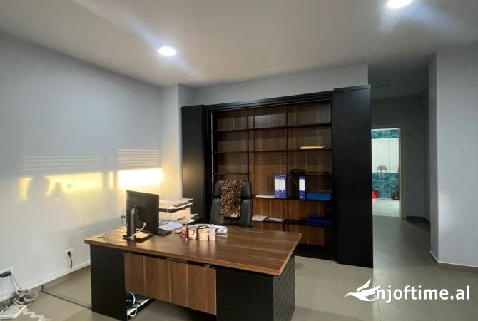 Ambient biznesi me qera 3+1 ne Tirane - 800 Euro