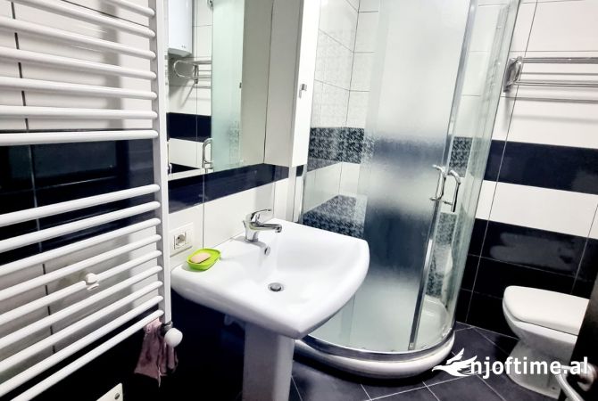 Shtepi me qera Apartament ne Tirane, 2+1, Mobilimi E mobiluar, Pagesa 65,000  Leke.