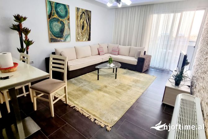 Per Qira  Super apartament 2+1+2 tek Liqeni i Thate.  Pamje nga liqeni.   